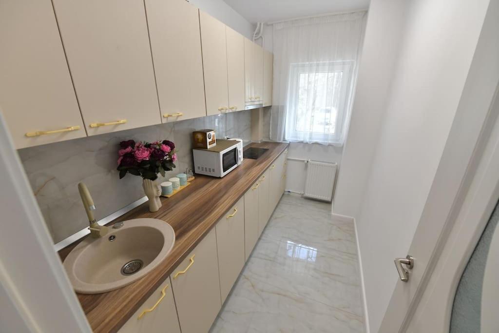 Luxury Studio / Ghencea Apartment บูคาเรสต์ ภายนอก รูปภาพ