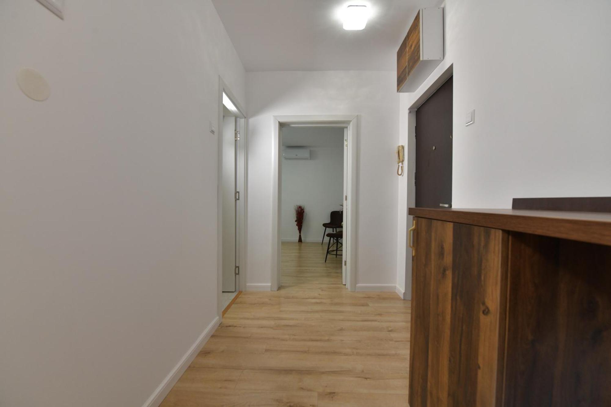 Luxury Studio / Ghencea Apartment บูคาเรสต์ ภายนอก รูปภาพ